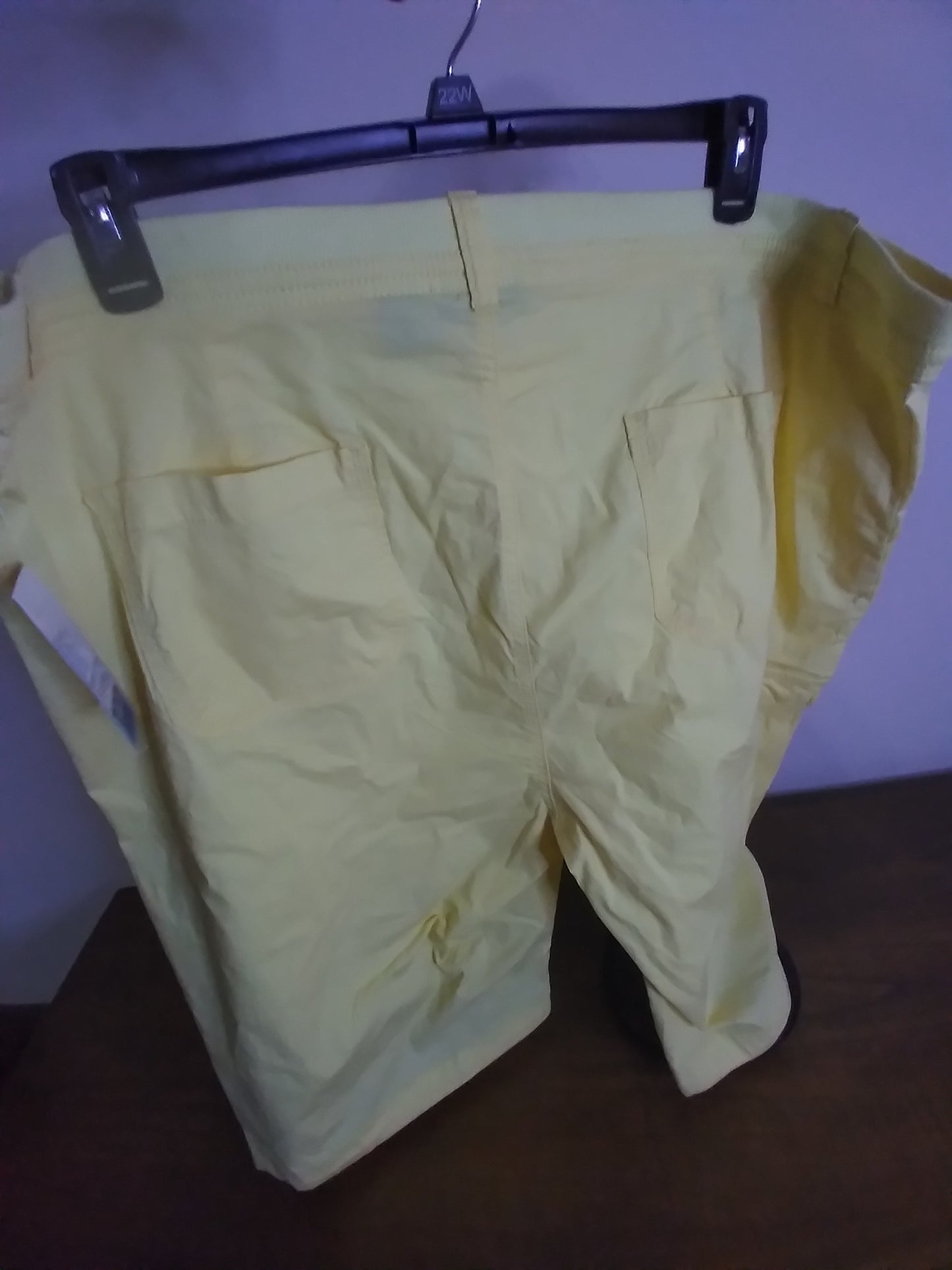 Fresh yellow Cargo shorts