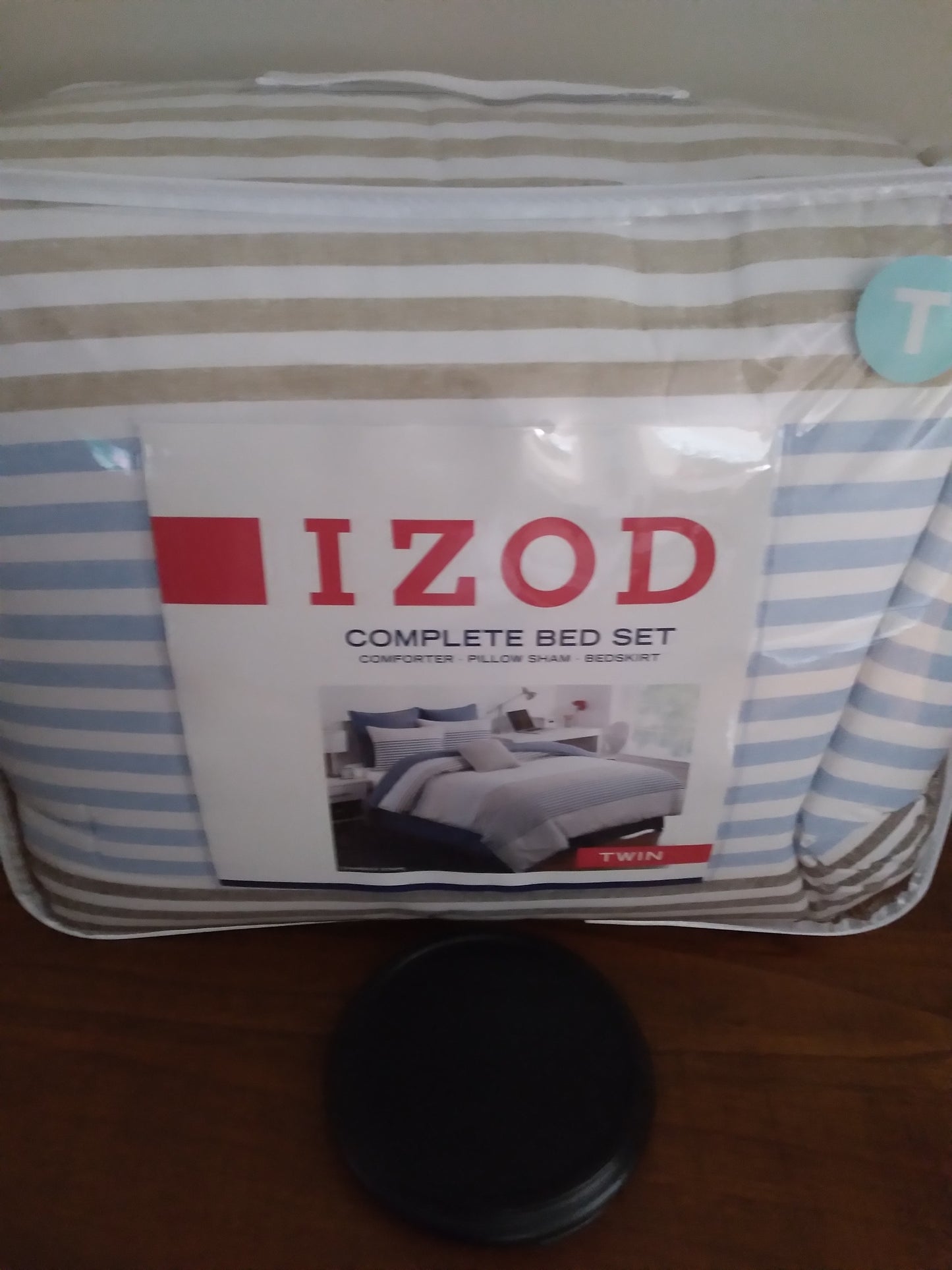 IZOD COMPLETE COMFORTER SET
