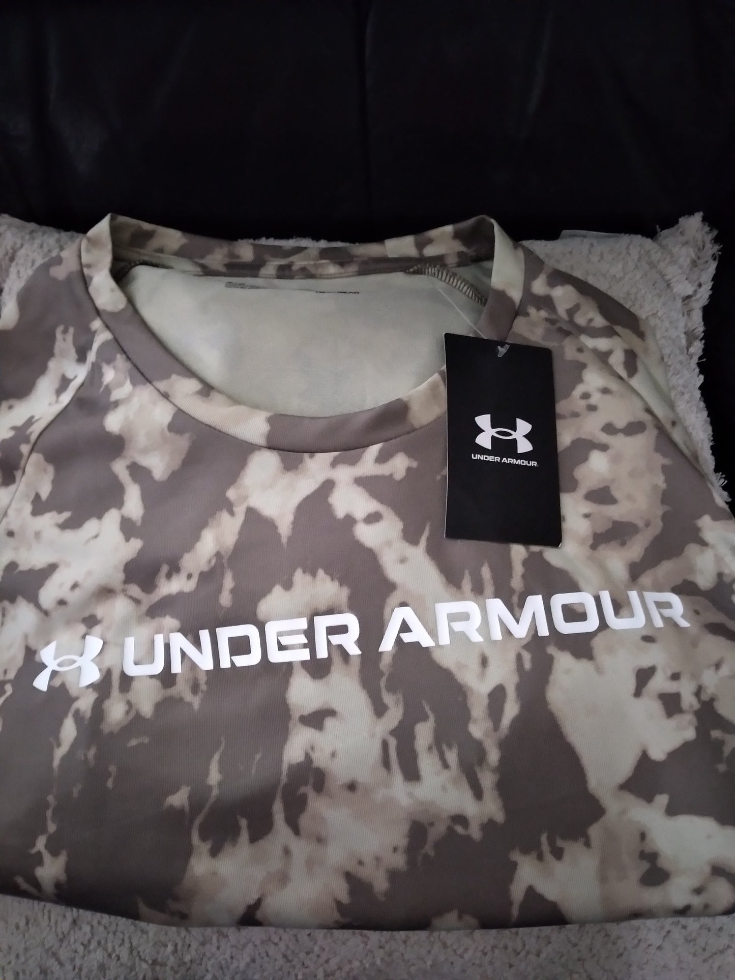 UNDER ARMOUR TEE