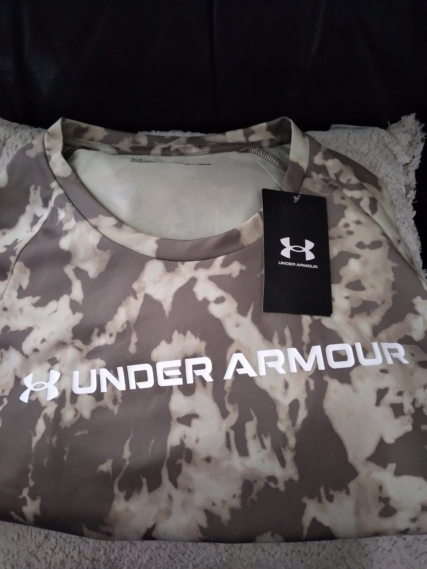 UNDER ARMOUR TEE