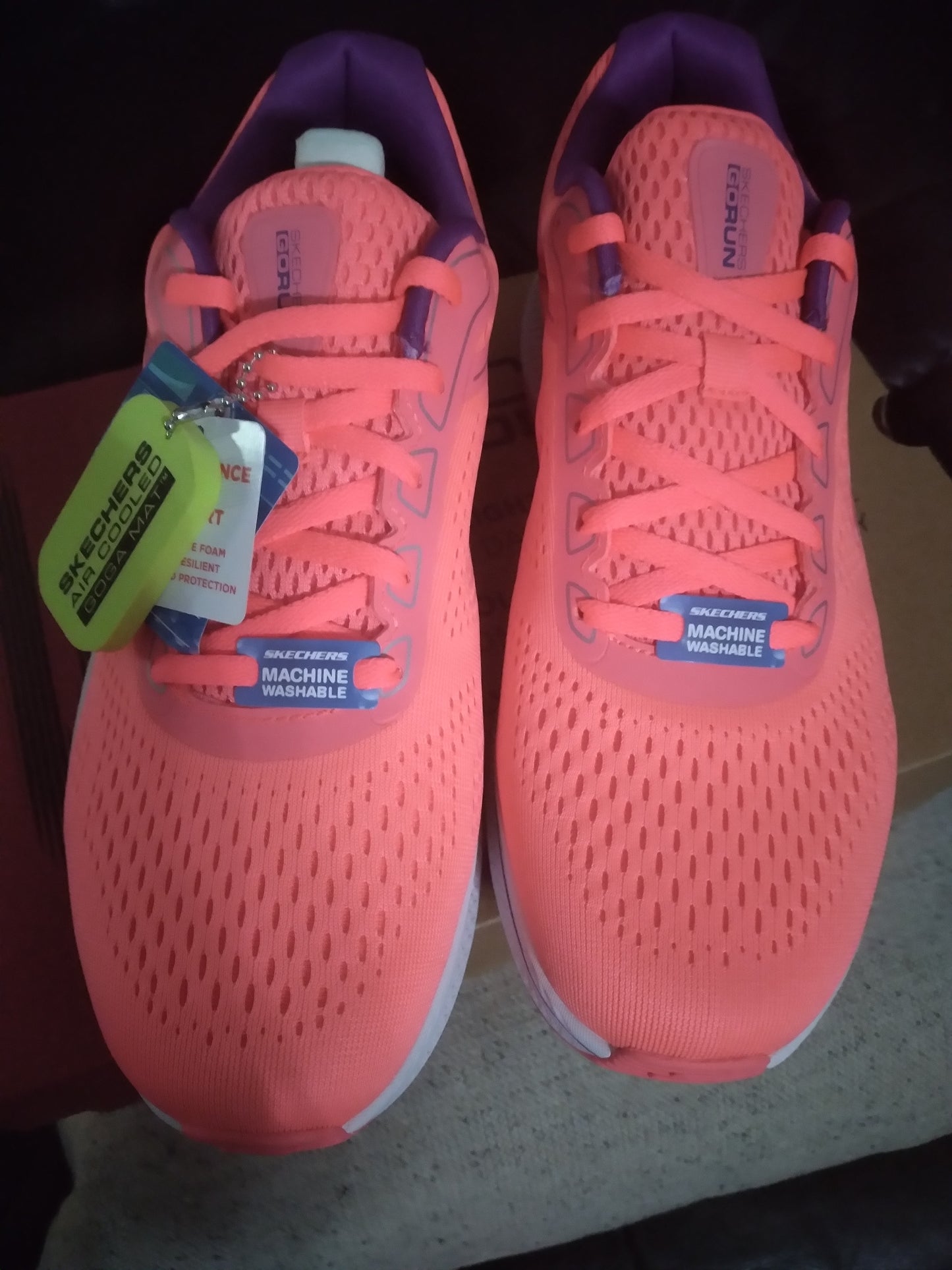 SKECHERS