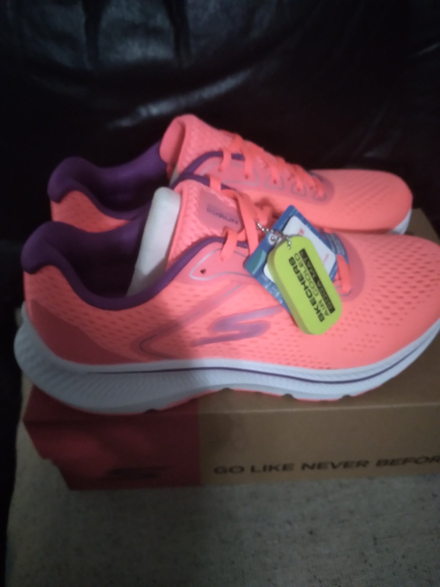 SKECHERS