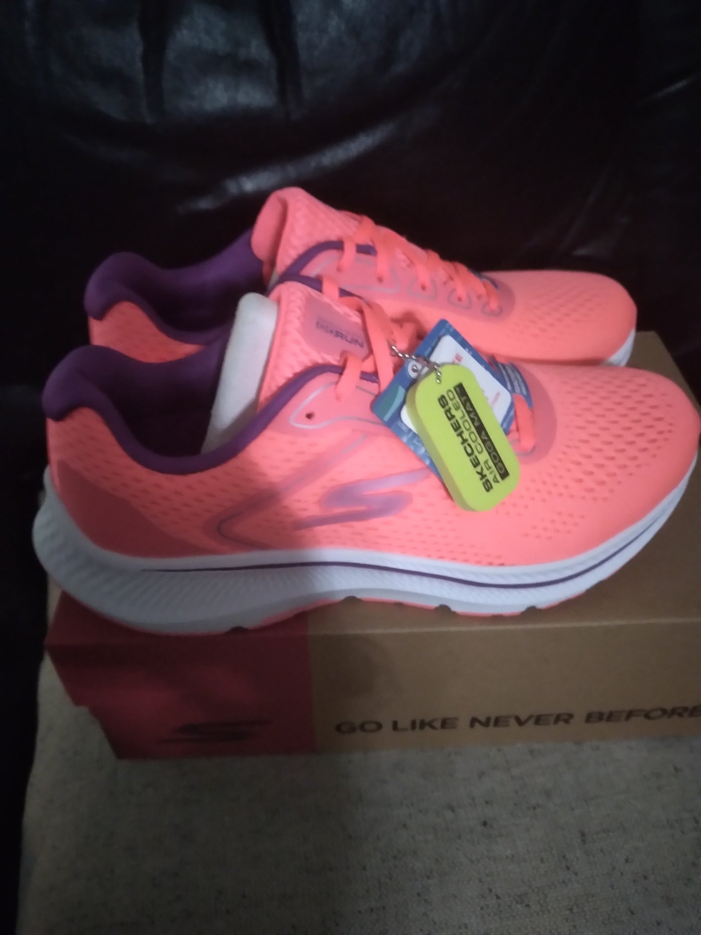 SKECHERS