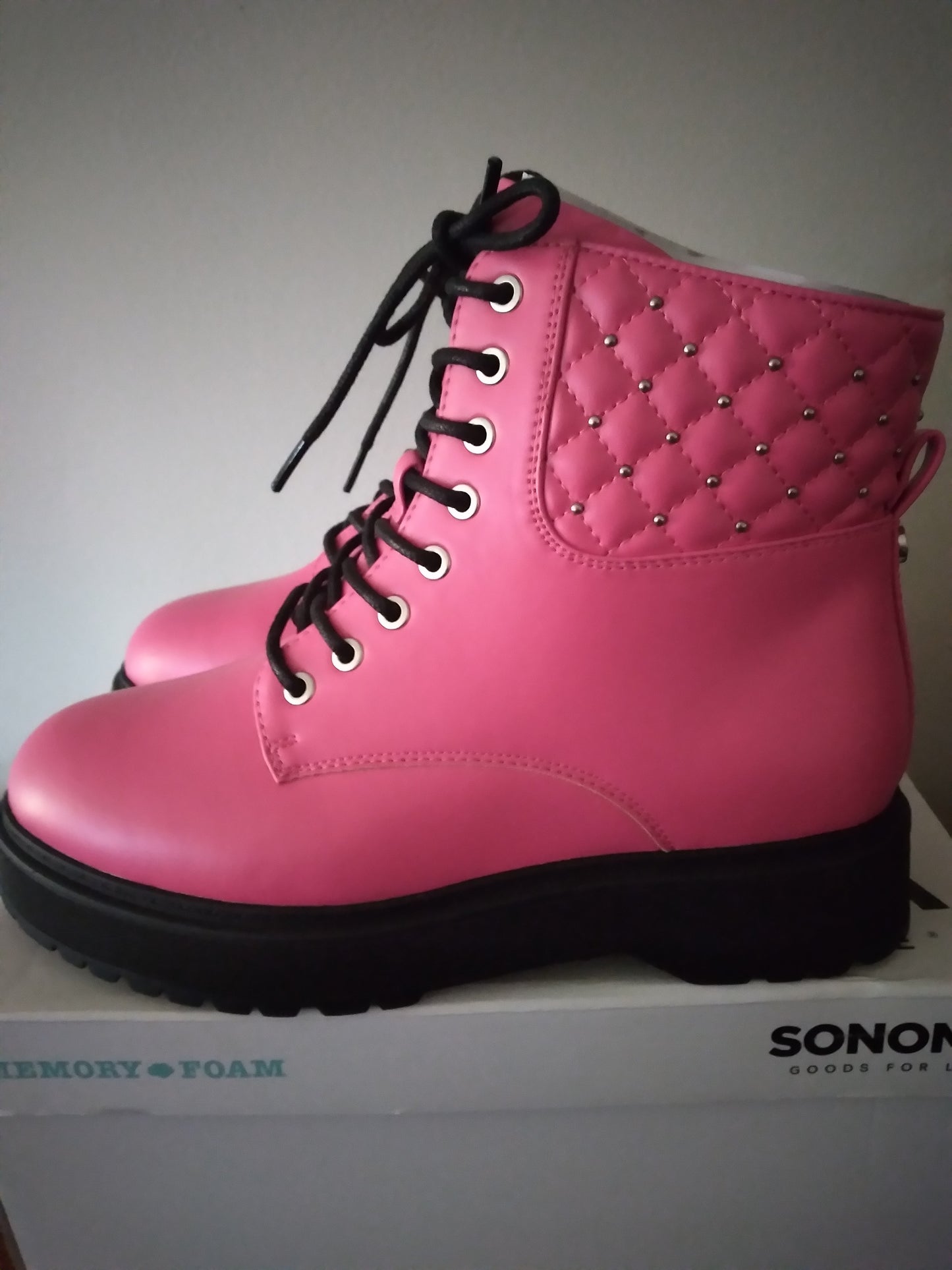 PINK BOOT