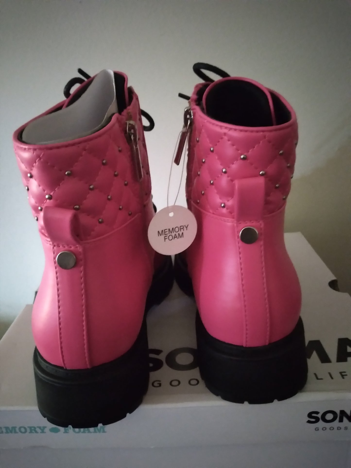 PINK BOOT