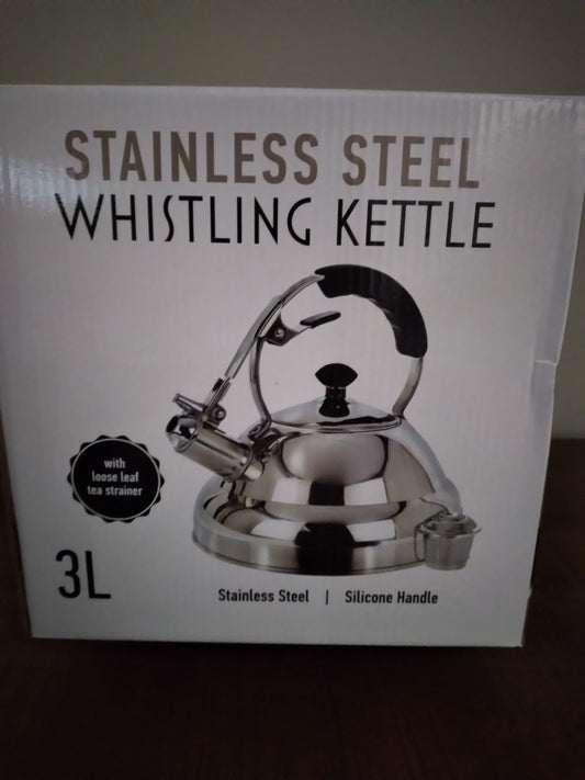 STAINLESS STEEL WHISTLING KETTLE FROM WILLIOW & EVERETT