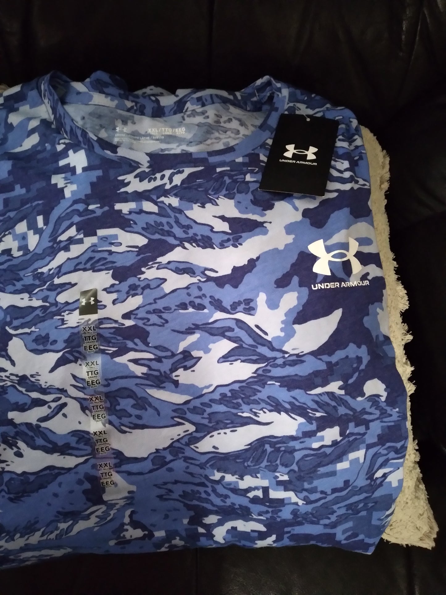 UNDER ARMOUR Shirt