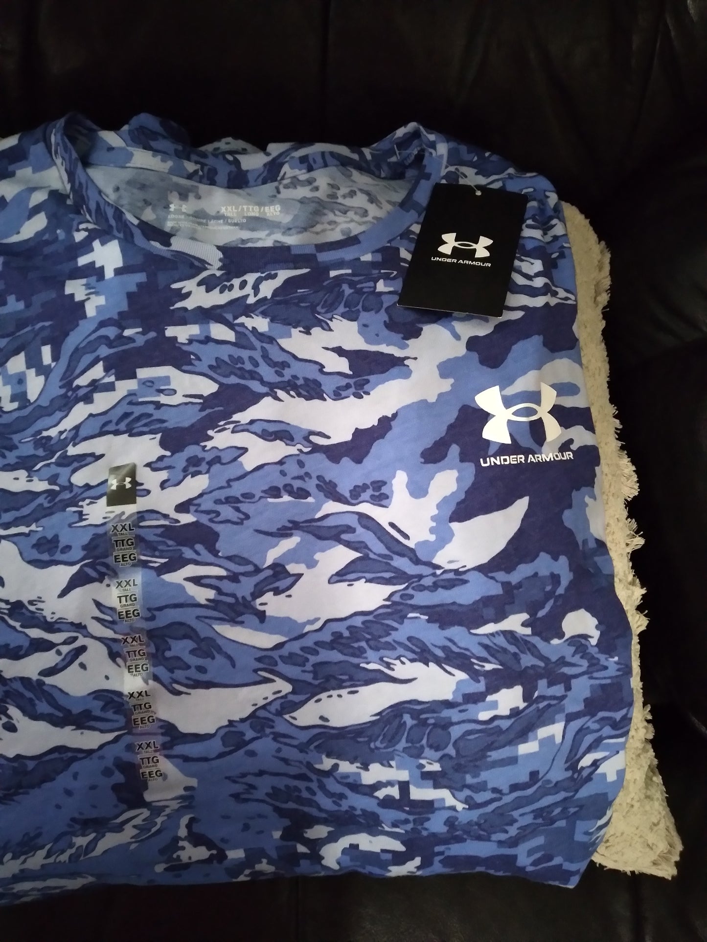 UNDER ARMOUR Shirt
