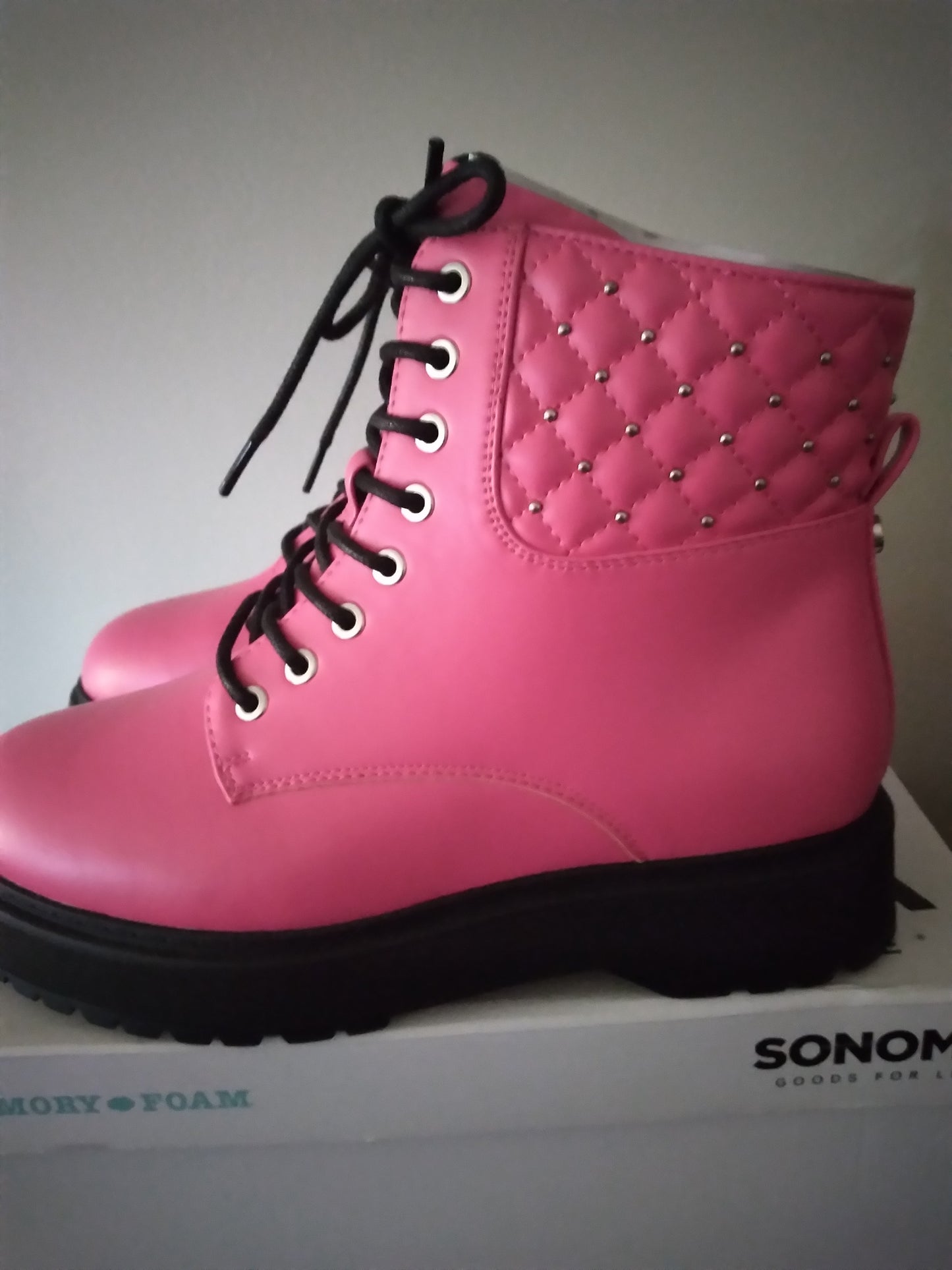 PINK BOOT