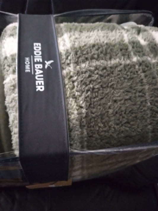 EDDIE BAUER 3 PIECE COMFORTER SET